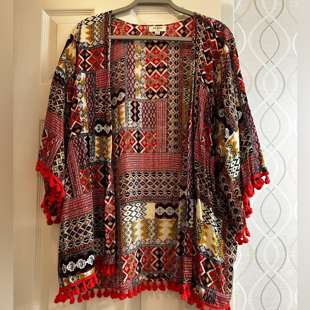 Umgee M/L kimono with  beautiful print and colors